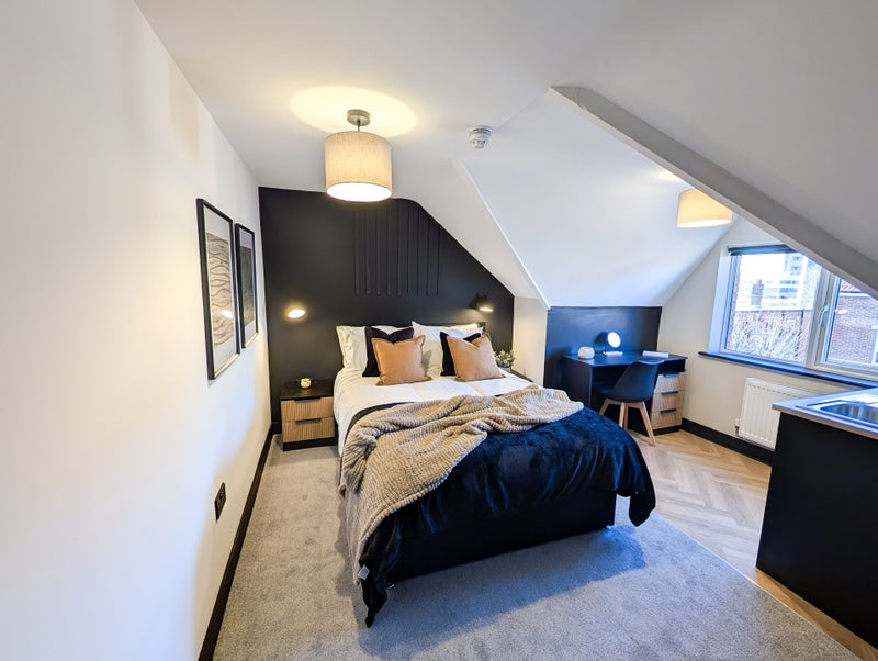 Photo 1: Room 7