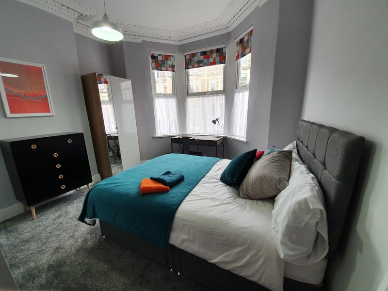 Photo 1: Room 1