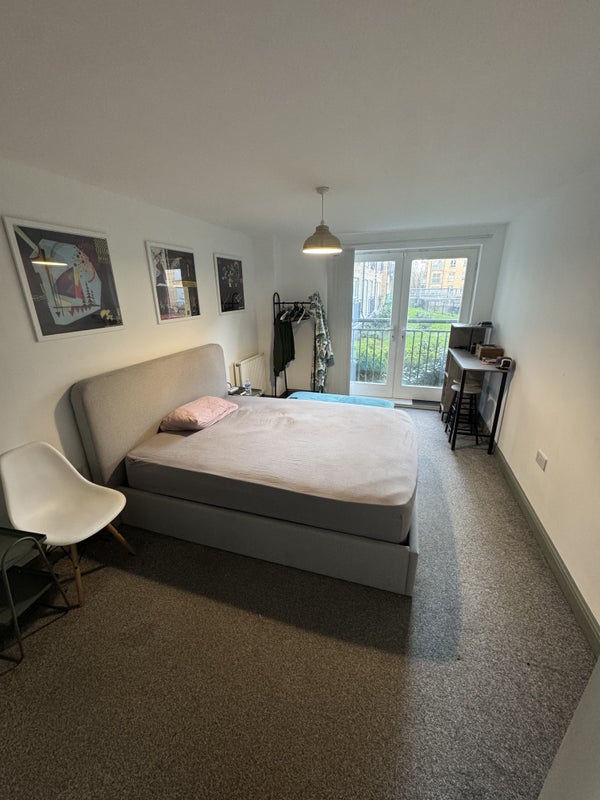 Photo 1: Bedroom