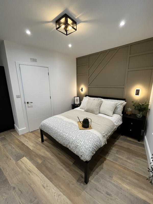 Photo 1: Room 8