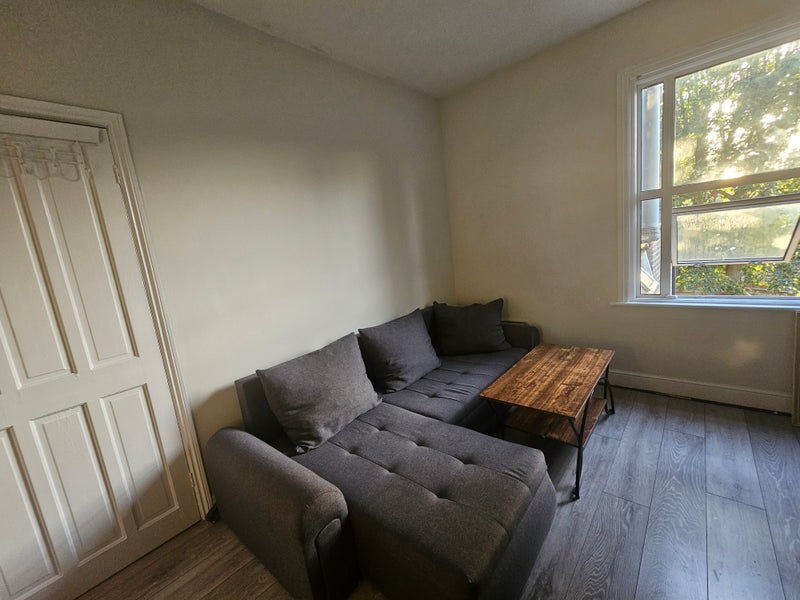 Photo 1: Single room
