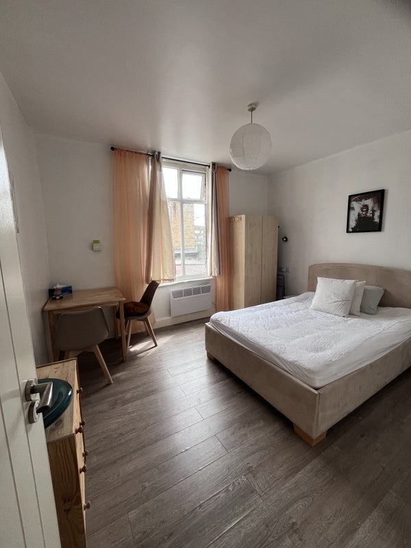 Photo 1: Bedroom 