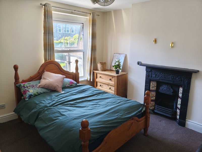 Photo 1: Bedroom