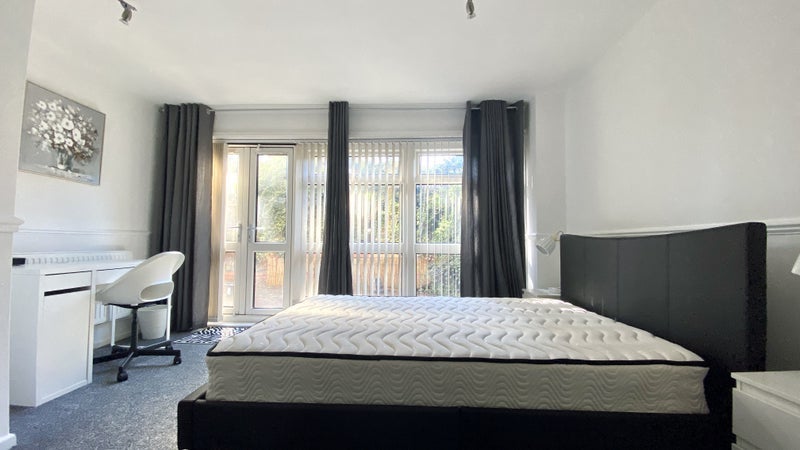 Photo 1: BEDROOM 1