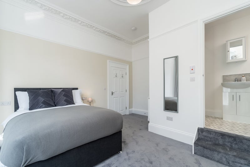 Photo 1: Room 1, 26 Furzehill Road - available now