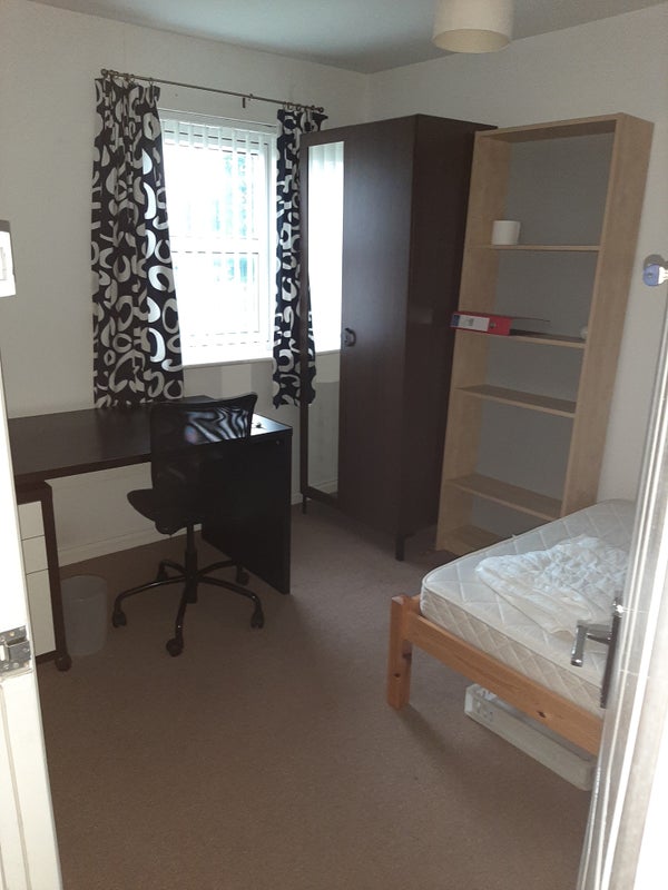 Photo 1: Small room rear