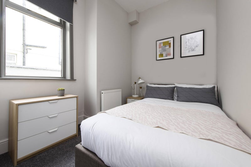 Photo 1: Room 2 - Offsuite