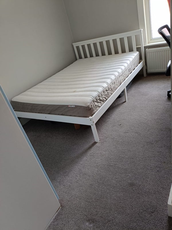 Photo 1: Double Bed