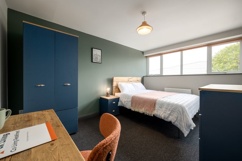 Photo 1: Room 7