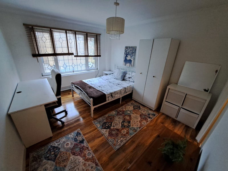 Photo 1: Bedroom 2