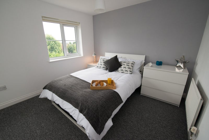 Photo 1: Room 5 @ £790pcm - available now!