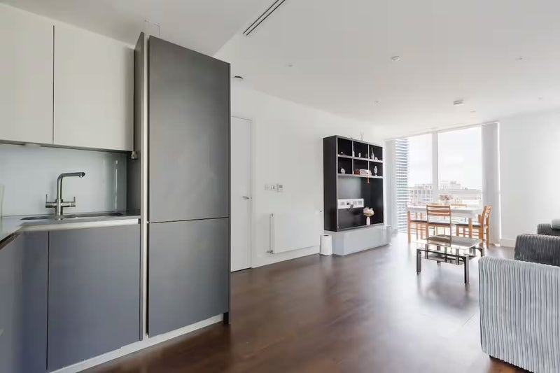Photo 1: living room