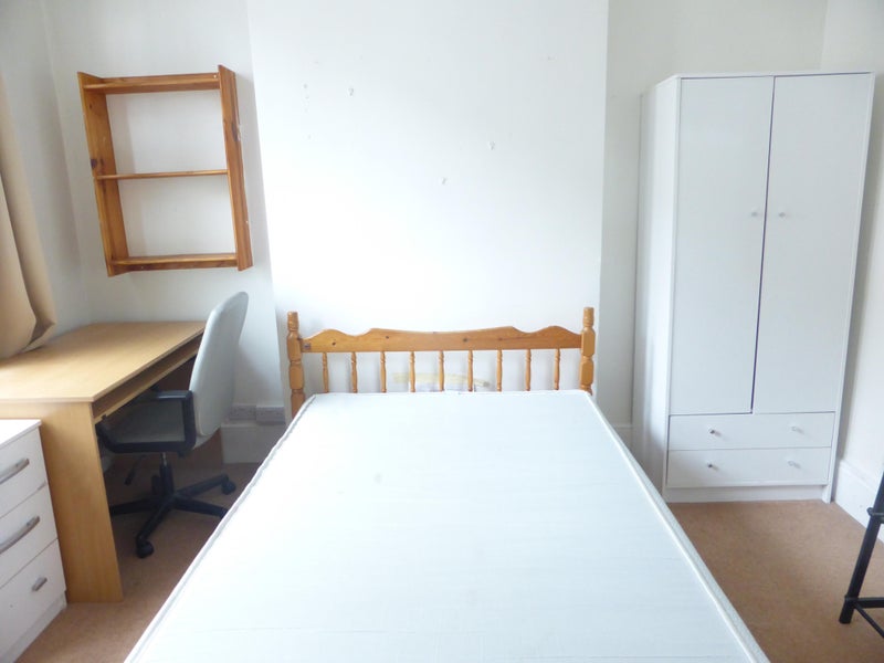 Photo 1: Room 1