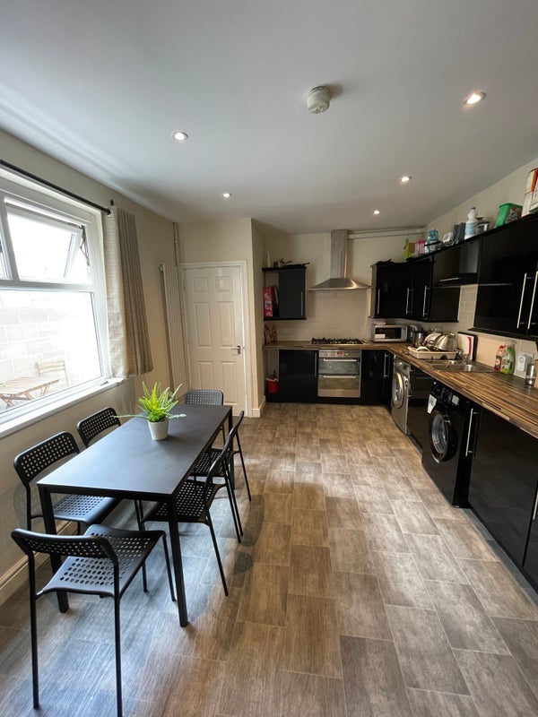 Photo 1: Kitchen