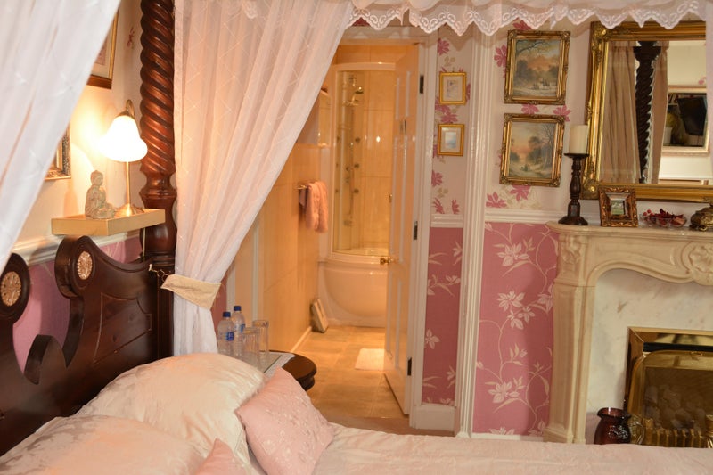 Photo 1: shrewsbury double room