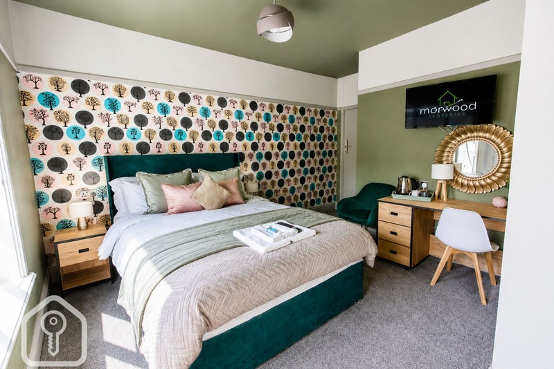 Photo 1: Room 16 - Ensuite