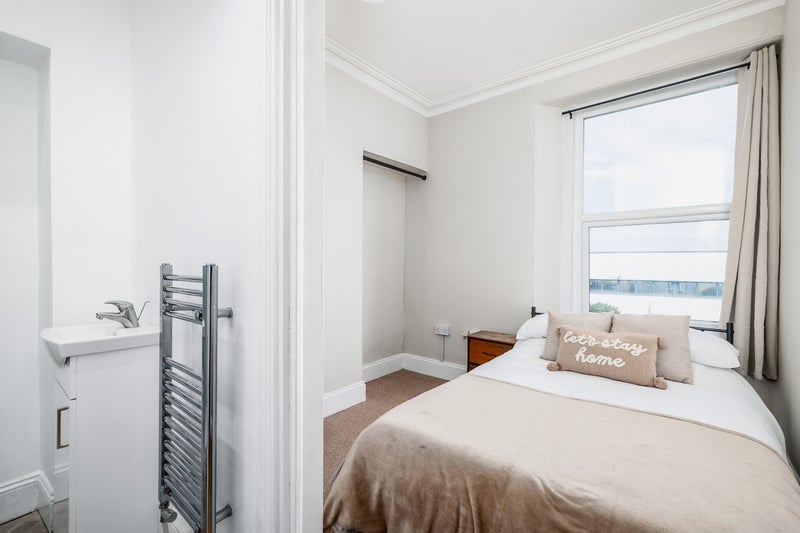 Photo 1: Bedroom 2