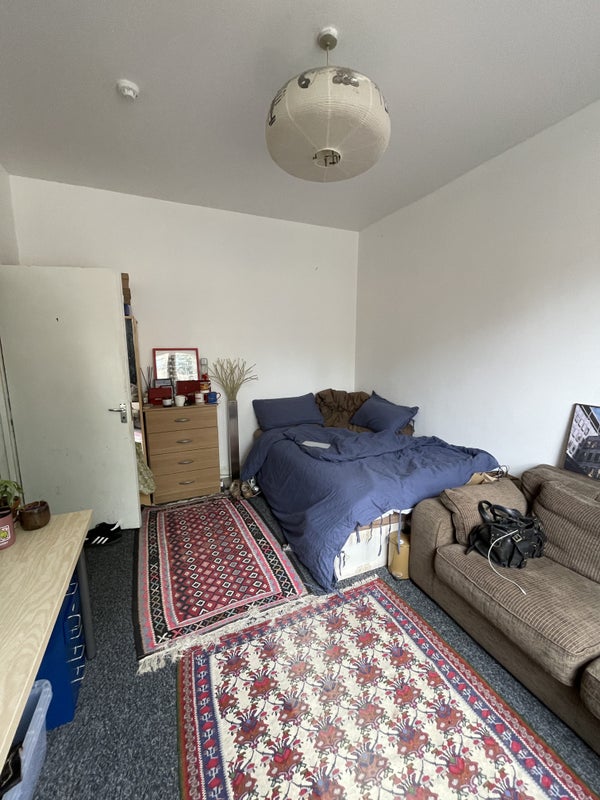 Photo 1: La room