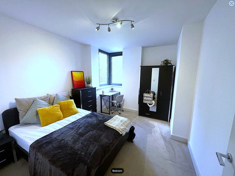 Photo 1: Bedroom