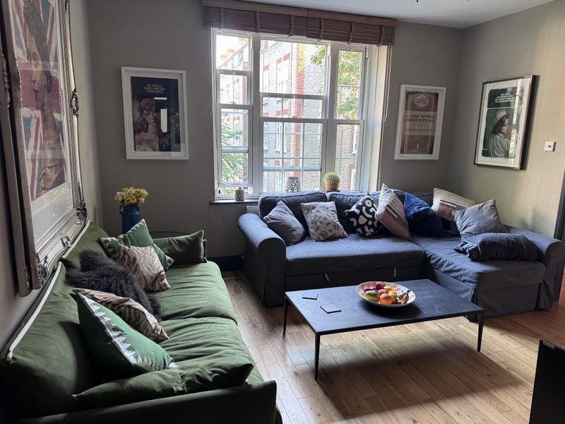 Photo 1: Bright and sunny lounge