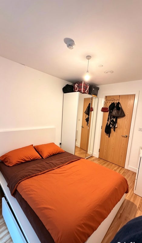 Photo 1: Bedroom