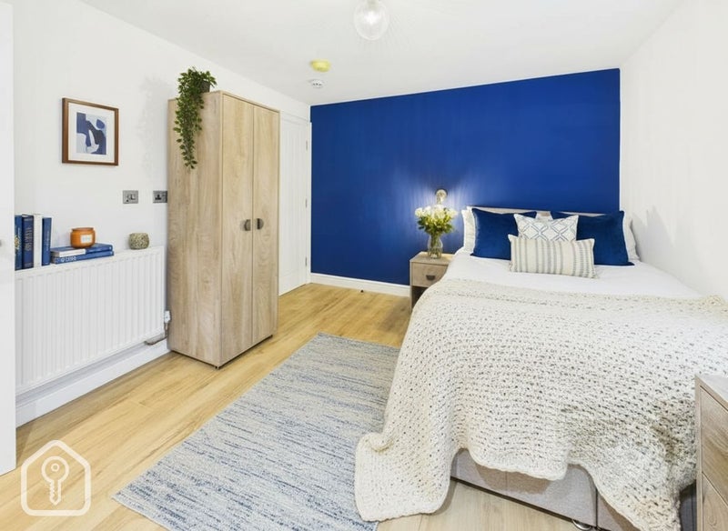 Photo 1: Room 1 - Ensuite