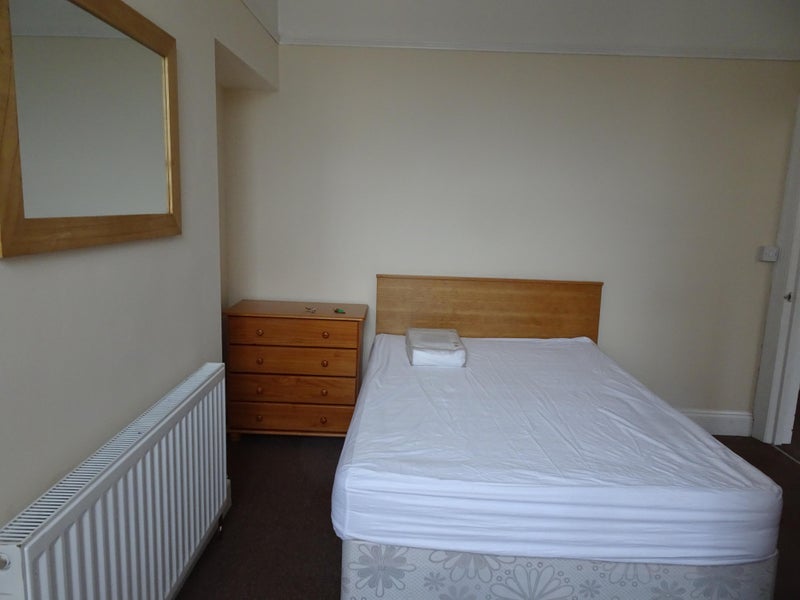 Photo 1: fully furnished bed room 