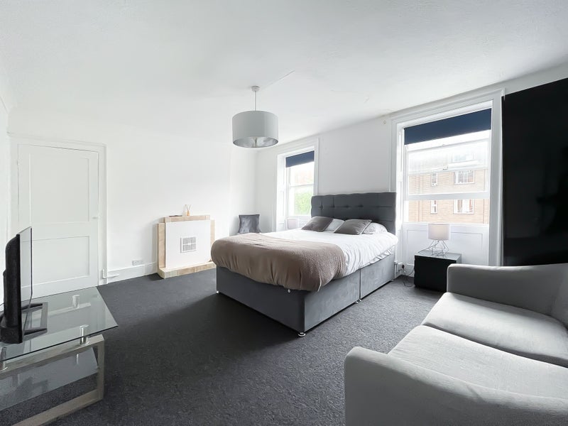 Photo 1: Bedroom