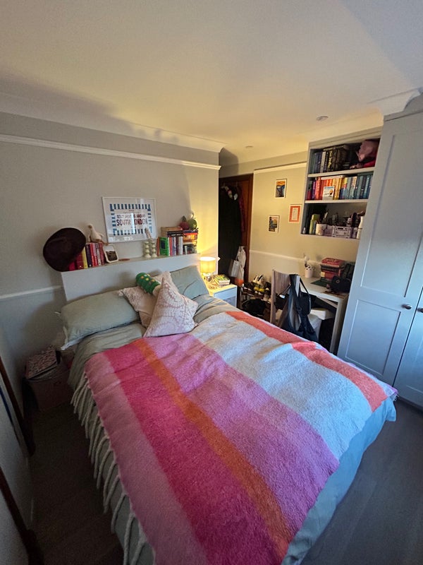 Photo 1: Bedroom 