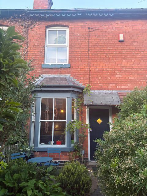 Photo 1: Front garden