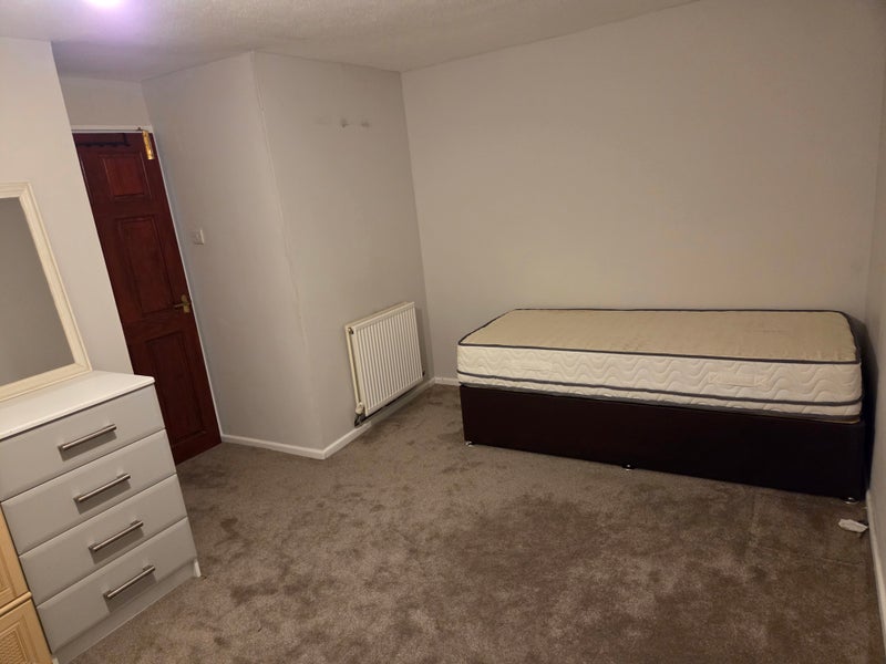 Photo 1: Double bed room