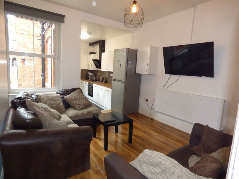 Photo 1: Living Room 