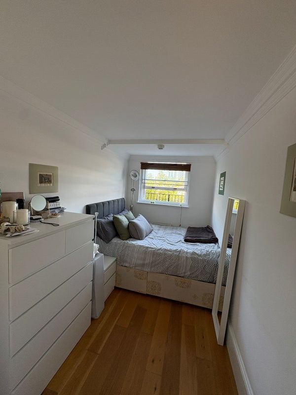 Photo 1: Room