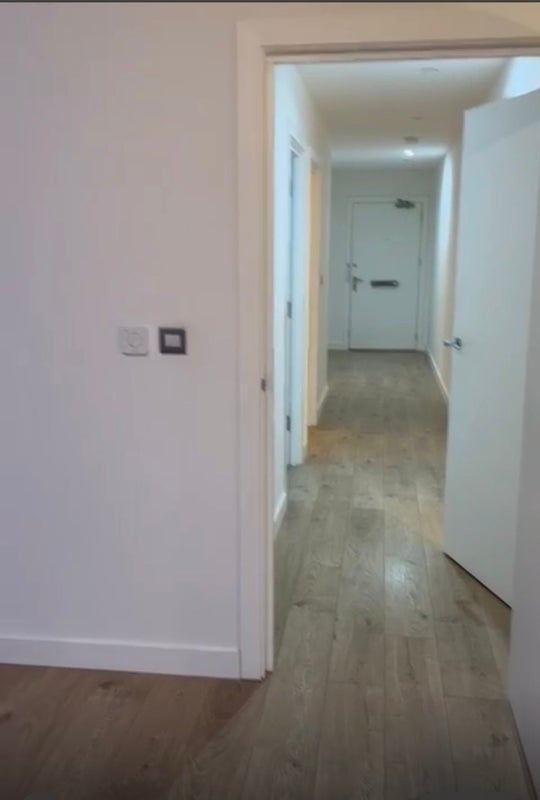 Photo 1: Hall way