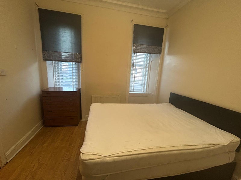 Photo 1: Bedroom