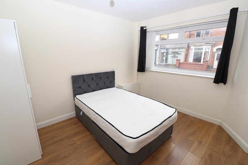 Photo 1: Room 1 £450