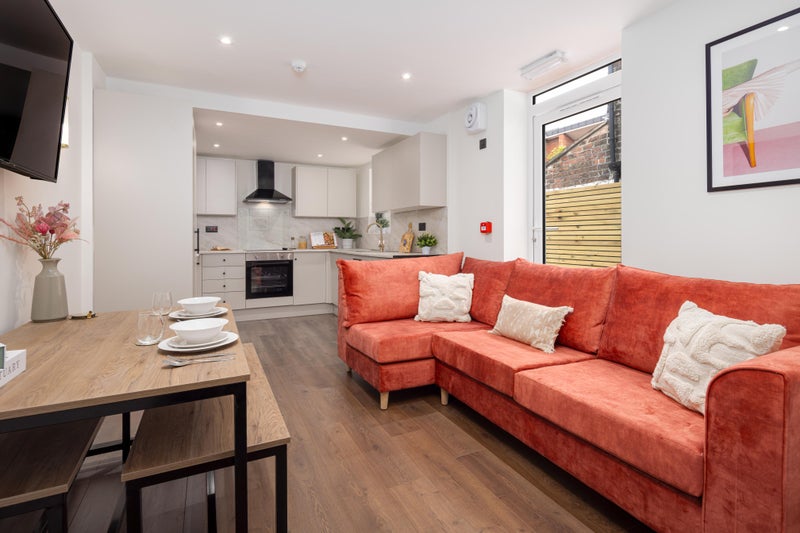 Photo 1: Lounge