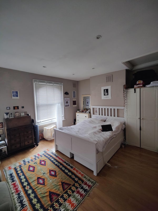 Photo 1: Room 1