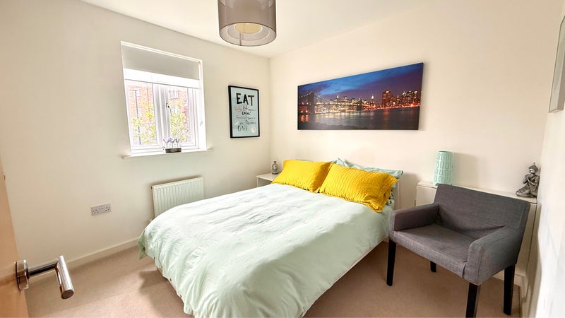 Photo 1: Bright, modern double room with private bathroom.