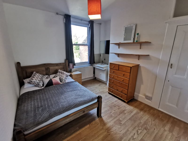 Photo 1: Double room 3 - £155pw/£672pcm