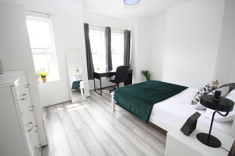 Photo 1: ROOM 5 - AVAILABLE 26TH JULY 2026
