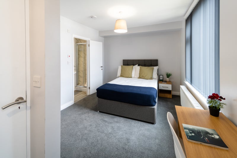Photo 1: En-suite Room 4 at £875pcm - available on August 1st