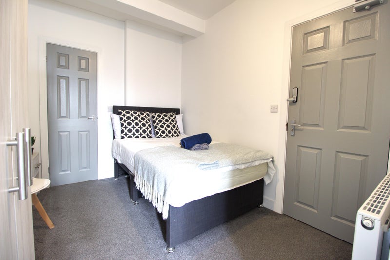 Photo 1: Room 3