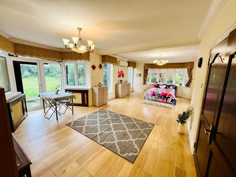 Photo 1: ROOM 1    