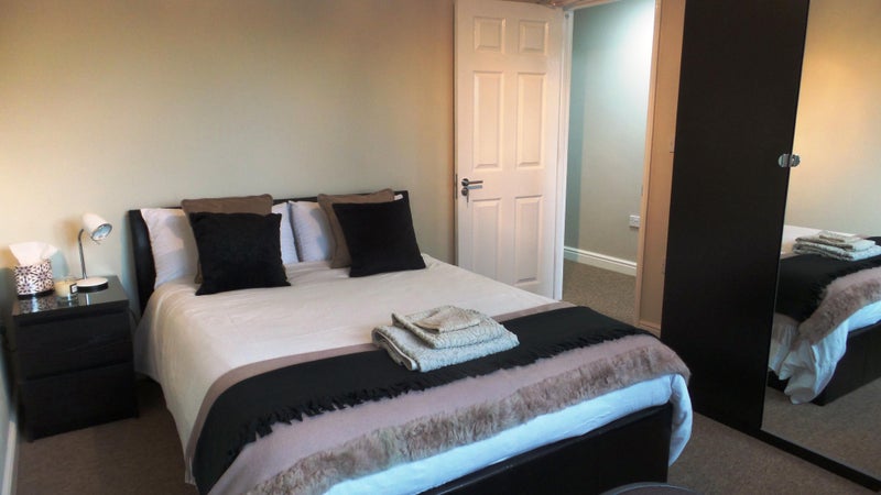 Photo 1: Double Bedroom