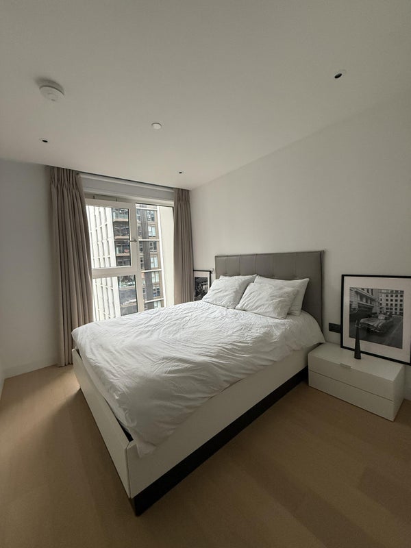 Photo 1: bedroom
