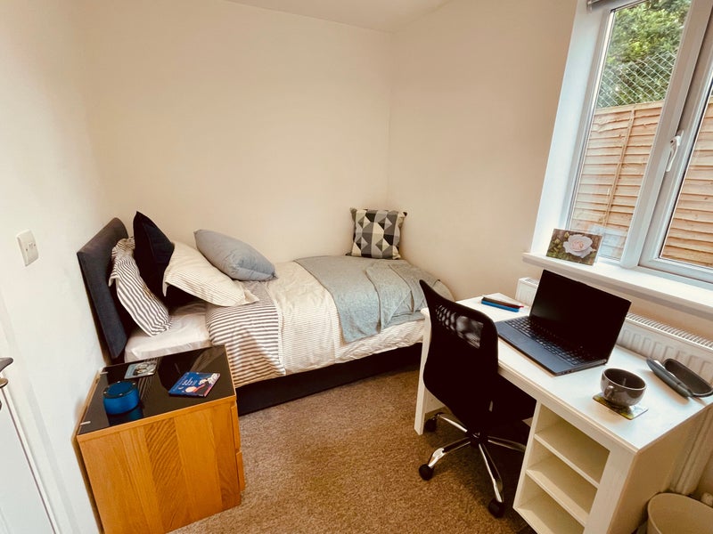 Photo 1: Cosy room with great storage