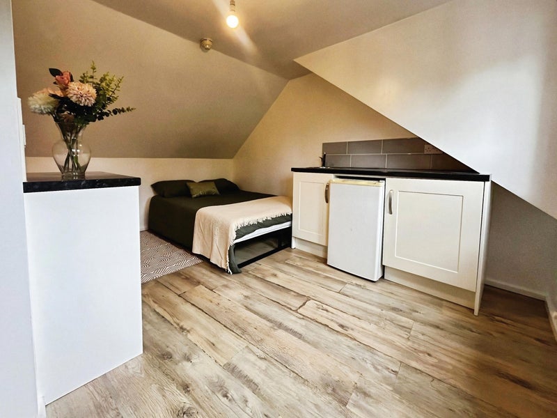 Photo 1: Room 6