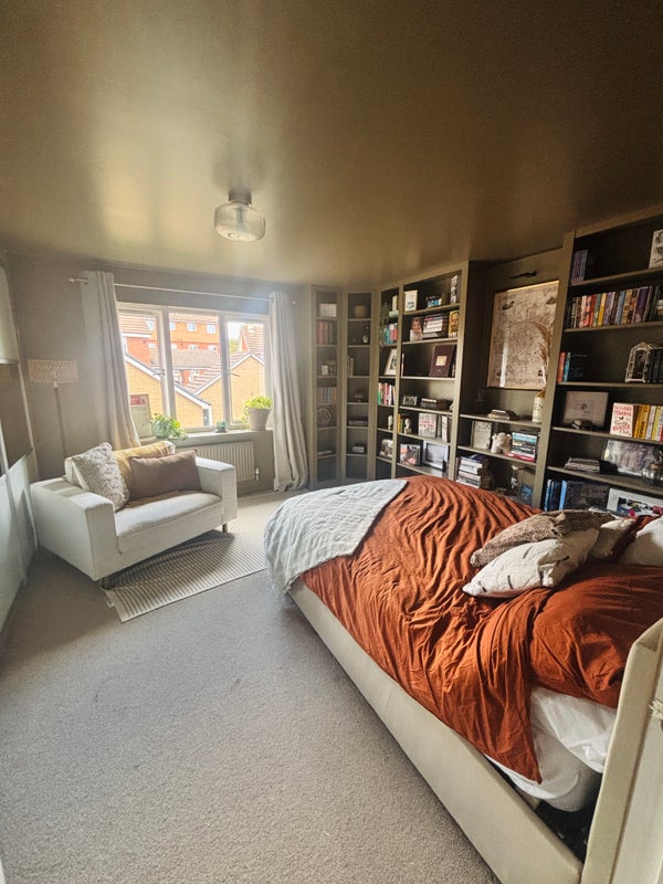 Photo 1: Double Bedroom