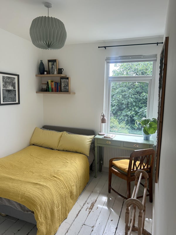 Photo 1: Bedroom to rent